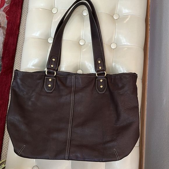 Tignanello genuine soft leather brown tote. Magnetic snap closure - Picture 2 of 13
